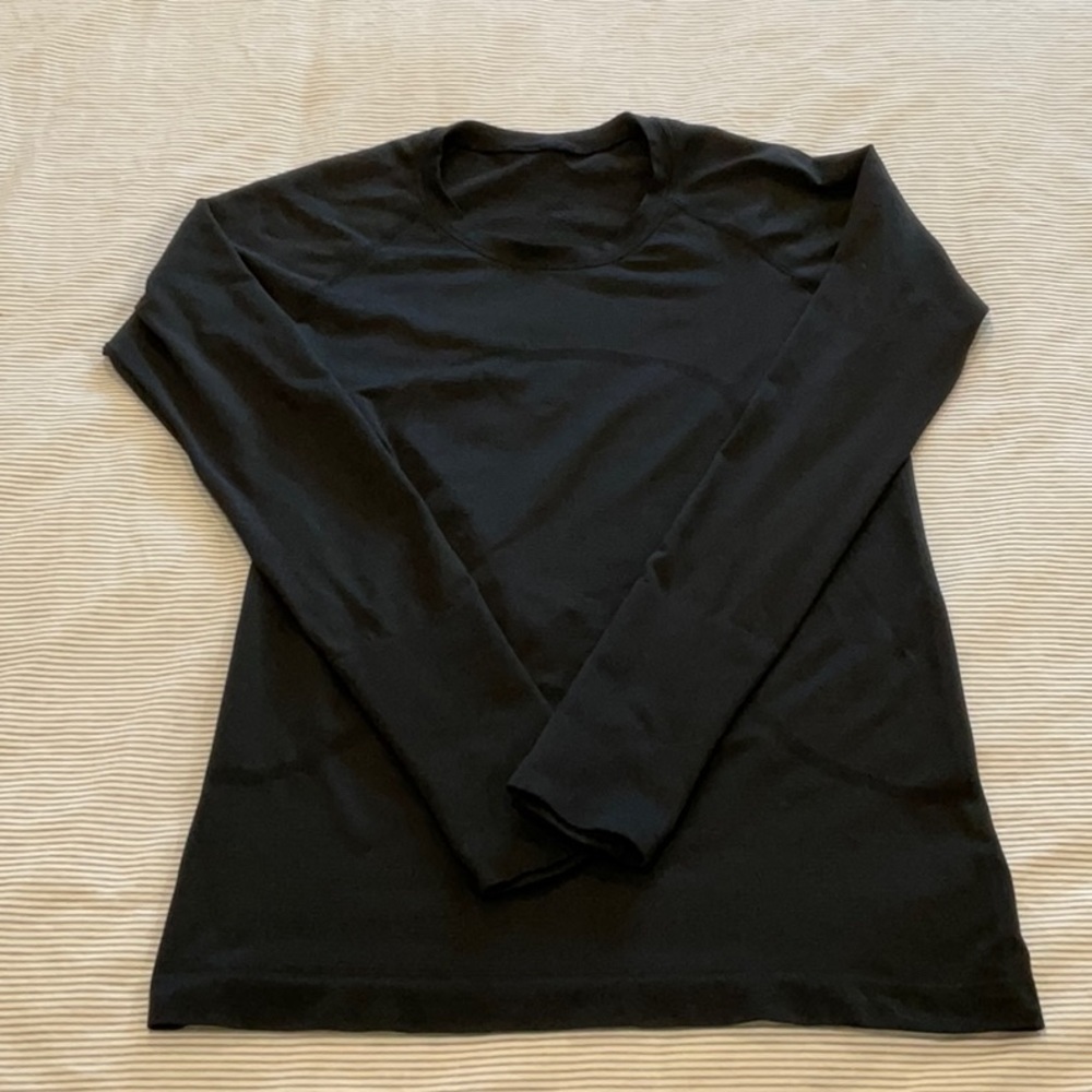 Lulu Lemon long sleeve running shirt.